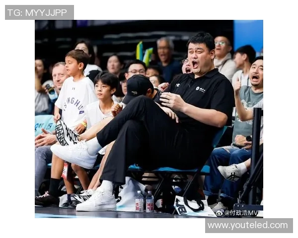 罗兰多与姚明的巅峰对决:篮球场上的传奇碰撞与友谊的升华 罗兰多与姚明的巅峰对决:篮球场上的传奇碰撞与友谊的升华