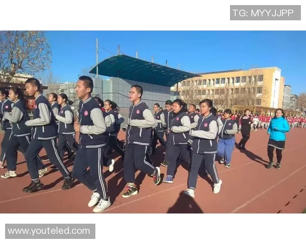 校园足球明星换脸大赛引发热潮学子们纷纷模仿偶像展现青春风采