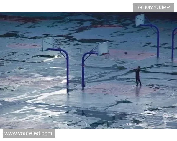 睡眼朦胧的篮球明星在晨光中追逐梦想的旅程与挑战